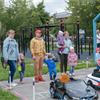  За руль автомобиля сели малыши.